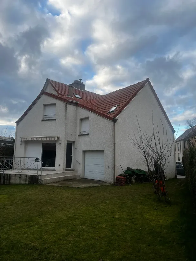 Maison individuelle avec sa toiture en tuiles entièrement refaite dans l'agglomération du Havre (76)